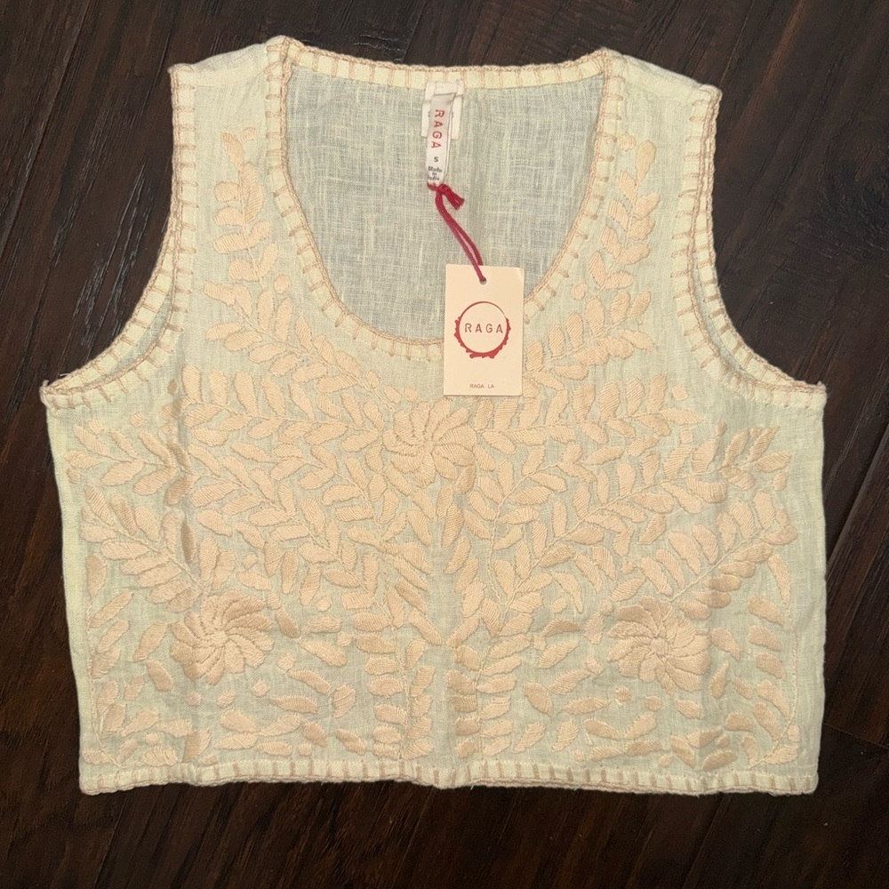 🌸 NWT! Anthropologie Raga Embroidered Crop Top